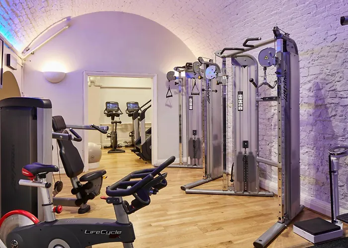 Best Hotels Near Bristol Parkway Train Station