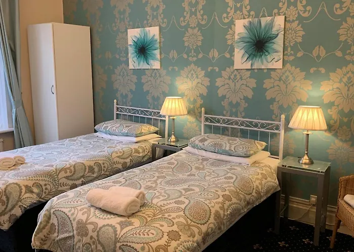 Top Hotels Near Whitmoor Forest Ascot