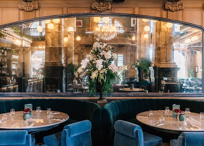 Top Hotels Near Edinburgh Castle's Grandeur