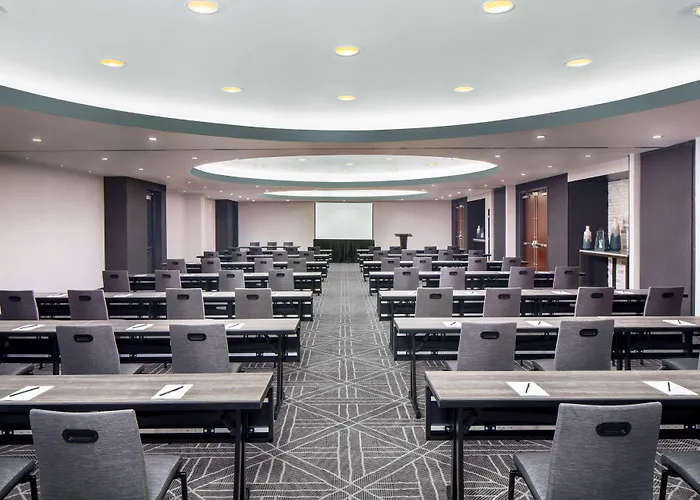 Top Hotels in Savannah Midtown's Charming District