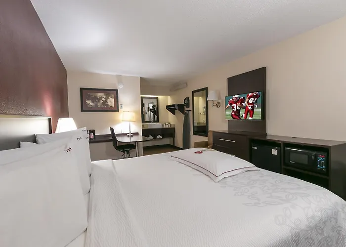 Best Hotels Near Philadelphia Airport with Shuttle