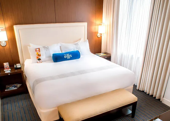 Best Hotels Near Atlanta Botanical Gardens