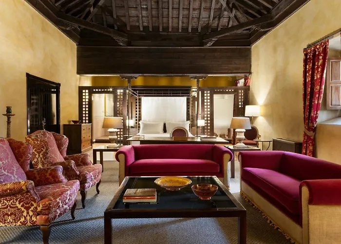 Mejores hoteles Nazaríes cerca de la Alhambra en Granada