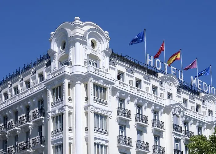 Mejores hoteles próximos a Pirámides de Madrid